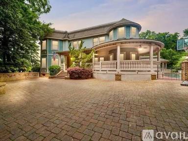 Main picture of 100 Marlin Dr