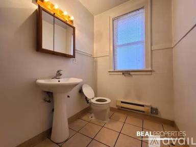 Main picture of 1117 W Oakdale Ave