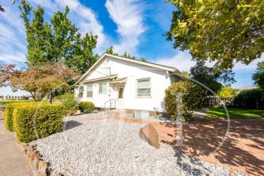 Main picture of 427 SW Bade Ave