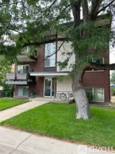 Main picture of 2550 S York St