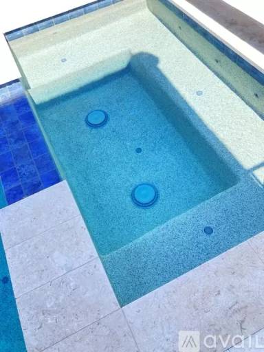 Main picture of 1224 W Howe St