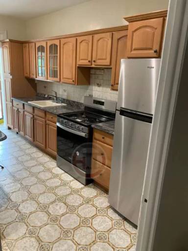 Main picture of 2036 Colonial Ave