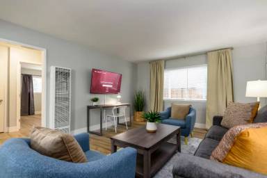 Main picture of 1176 King St