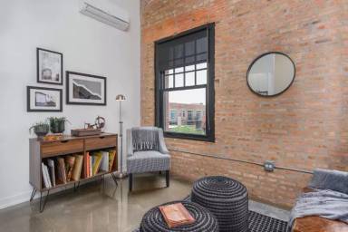 Main picture of 502 W Fulton St