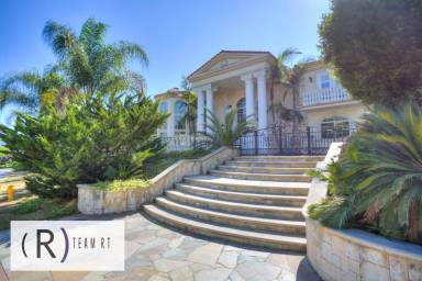 Main picture of 2869 Oak Knoll Dr