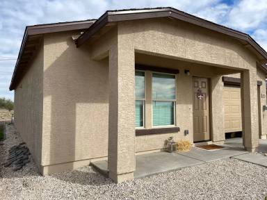 Main picture of 476 Reizen Dr