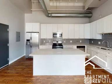 Main picture of 7064 N Clark St