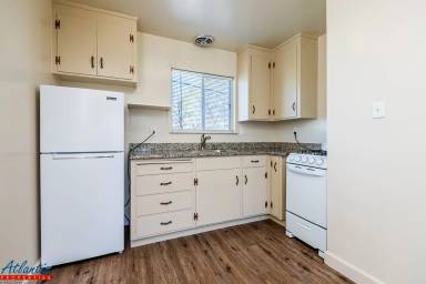 Main picture of 449 S Main St