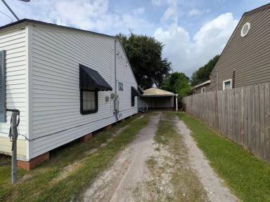 Main picture of 3801 Stuart Ave