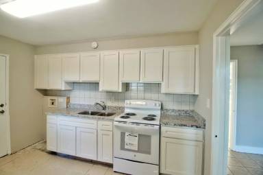 Main picture of 3002 Pine Needle Rd
