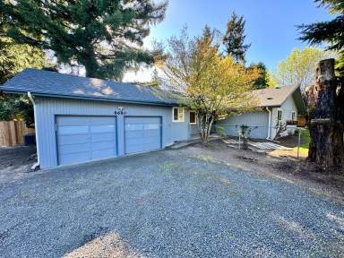 Main picture of 8680 SW 155th Ave