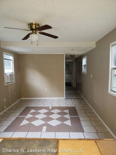 Main picture of 2637 Midway Rd