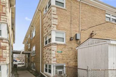 Main picture of 2646 N Harlem Ave