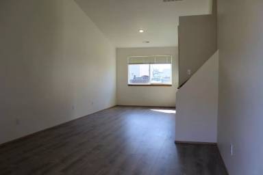 Main picture of 33037 NW Laurel St