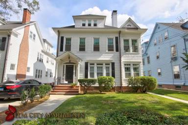 Main picture of 655 Whitney Ave