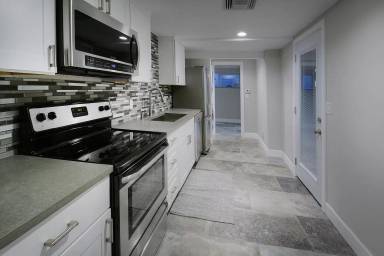 Main picture of 901 E Edison St