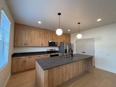Main picture of 545 W 100 N