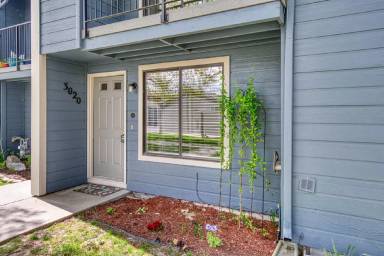 Main picture of 3020 S Windstream Ln