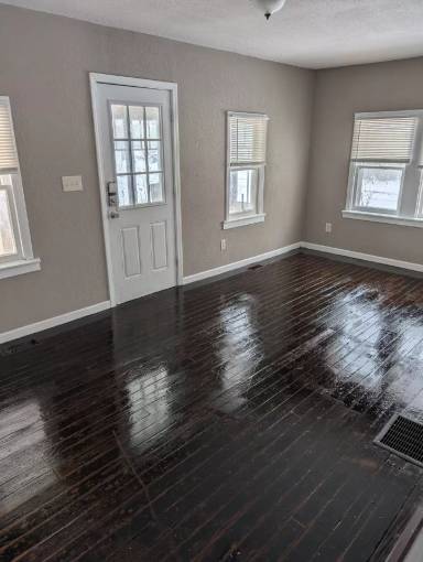 Main picture of 16 35th St SE