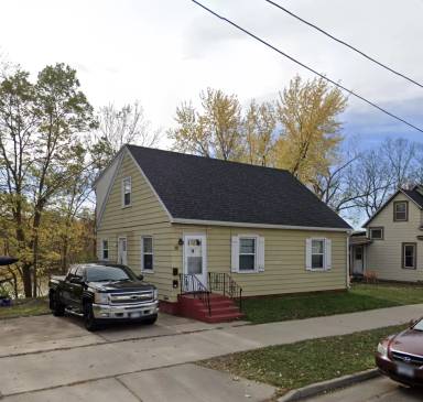 Main picture of 605 1/2 Menomonie St
