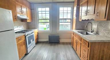 Main picture of 305 Main St