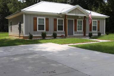 Main picture of 527 Sportsmans Club Rd