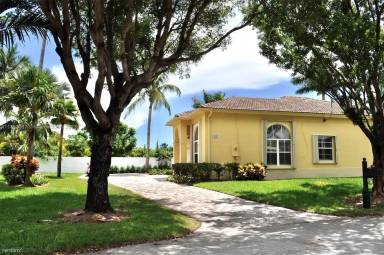 Main picture of 16021 SW 90th Ct
