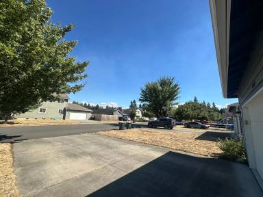 Main picture of 10717 Umtanum St SE