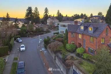 Main picture of 4105 55th Ave NE