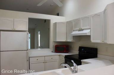 Main picture of Pine Haven Condominiums