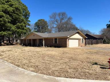 Main picture of 8 Shady Lane Dr