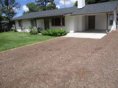 Main picture of 261 S 14th Dr