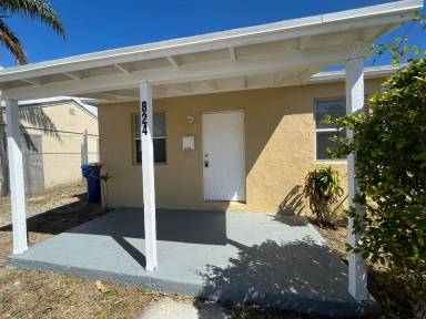 Main picture of 824 W 5th St