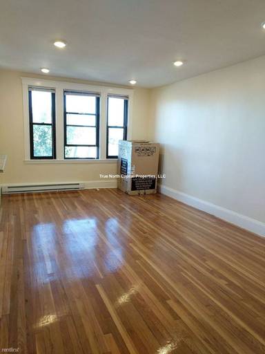 Main picture of 379 Broadway