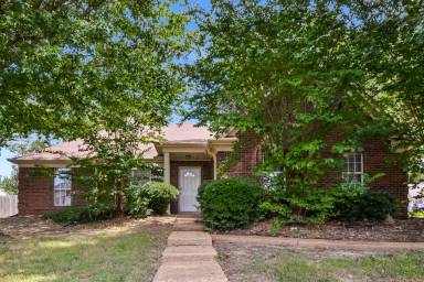 Main picture of 7100 Hunters Horn Dr