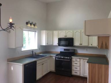 Main picture of 385 E Tiger Ave