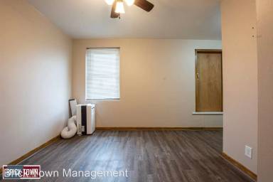 Main picture of 1240 S 10th St