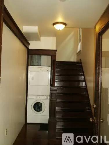 Main picture of 711 W 7th St