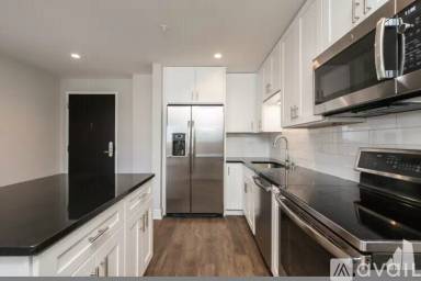 Main picture of 3833 N Southport Ave