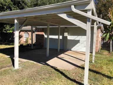 Main picture of 2921 Leroy St
