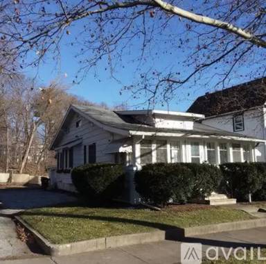 Main picture of 730 W Lexington Ave