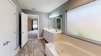 Main picture of 142 Jesse James Dr
