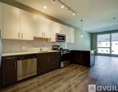 Main picture of 851 W Grand Ave