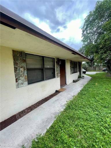 Main picture of 243 SW 7th St