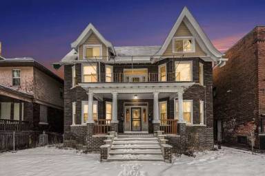 Main picture of 214 E Philadelphia St