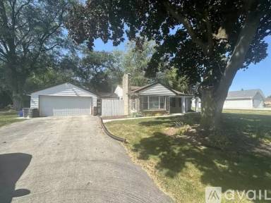 Main picture of 375 Parklawn Dr