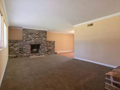 Main picture of 1412 N Camden Cir