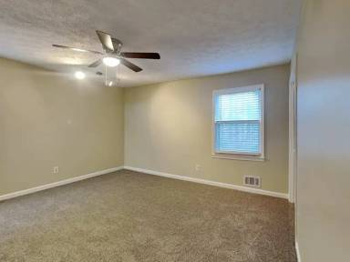 Main picture of 1109 Capital Club Cir NE