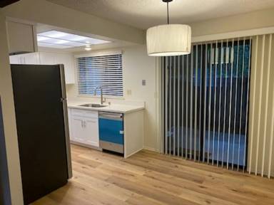 Main picture of 107 W Oak St