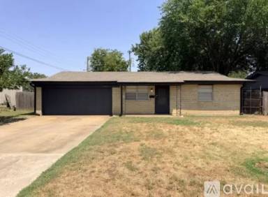 Main picture of 8313 NW 37th St